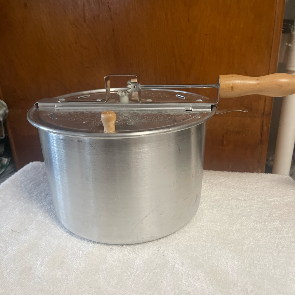 Vintage popcorn popper